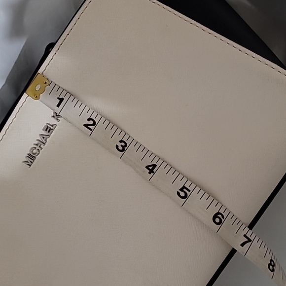 Michael Kors Crossbody - Picture 5 of 9